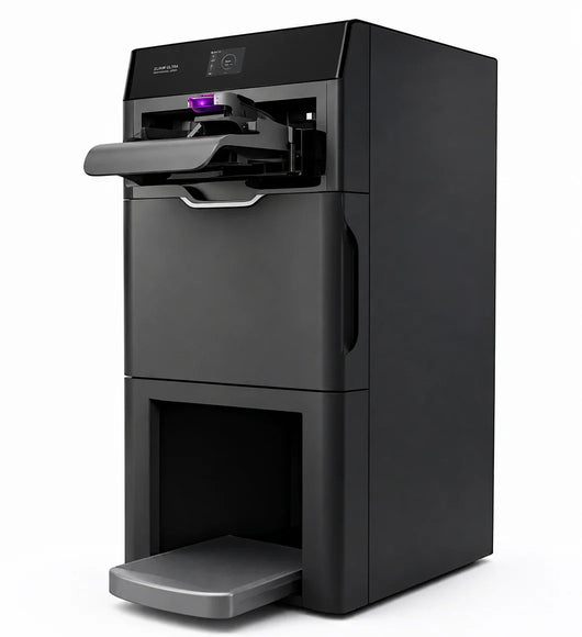 Machine automatique Foldora™ de B.D shop pour plier et repasser les vêtements, avec écran numérique et bras mécanisé visible.