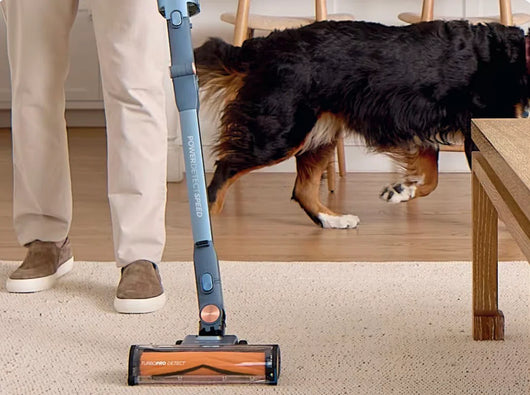 Aspirationneuse sans fil Foldora™ PowerClean de B.D shop avec design élégant et accessoires modernes pour un nettoyage efficace.